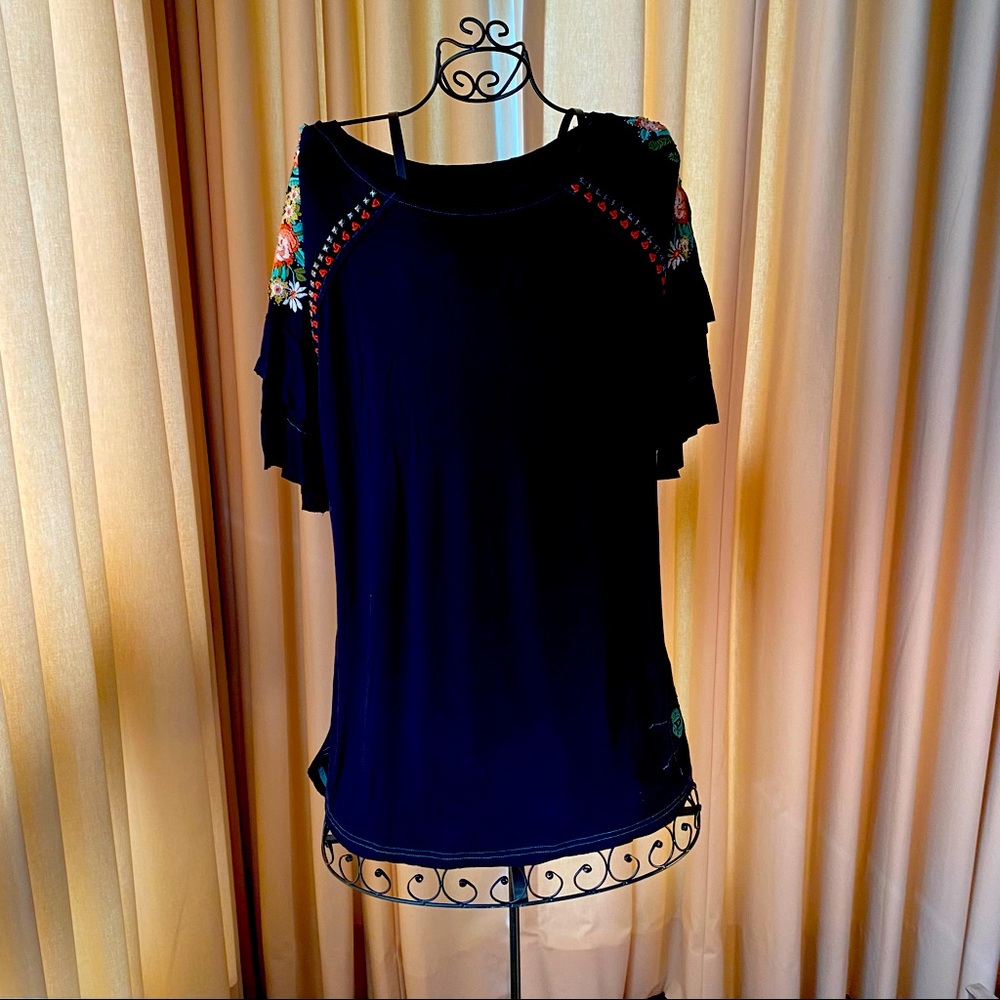 Double D Ranch black tunic top embroidered flutter sleeves size Medium